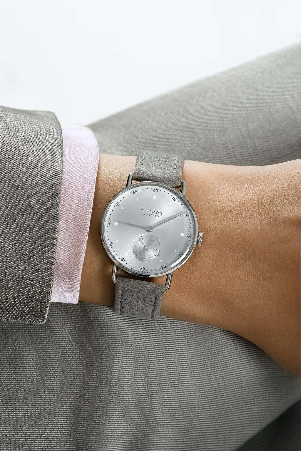 metro-33-all-silver