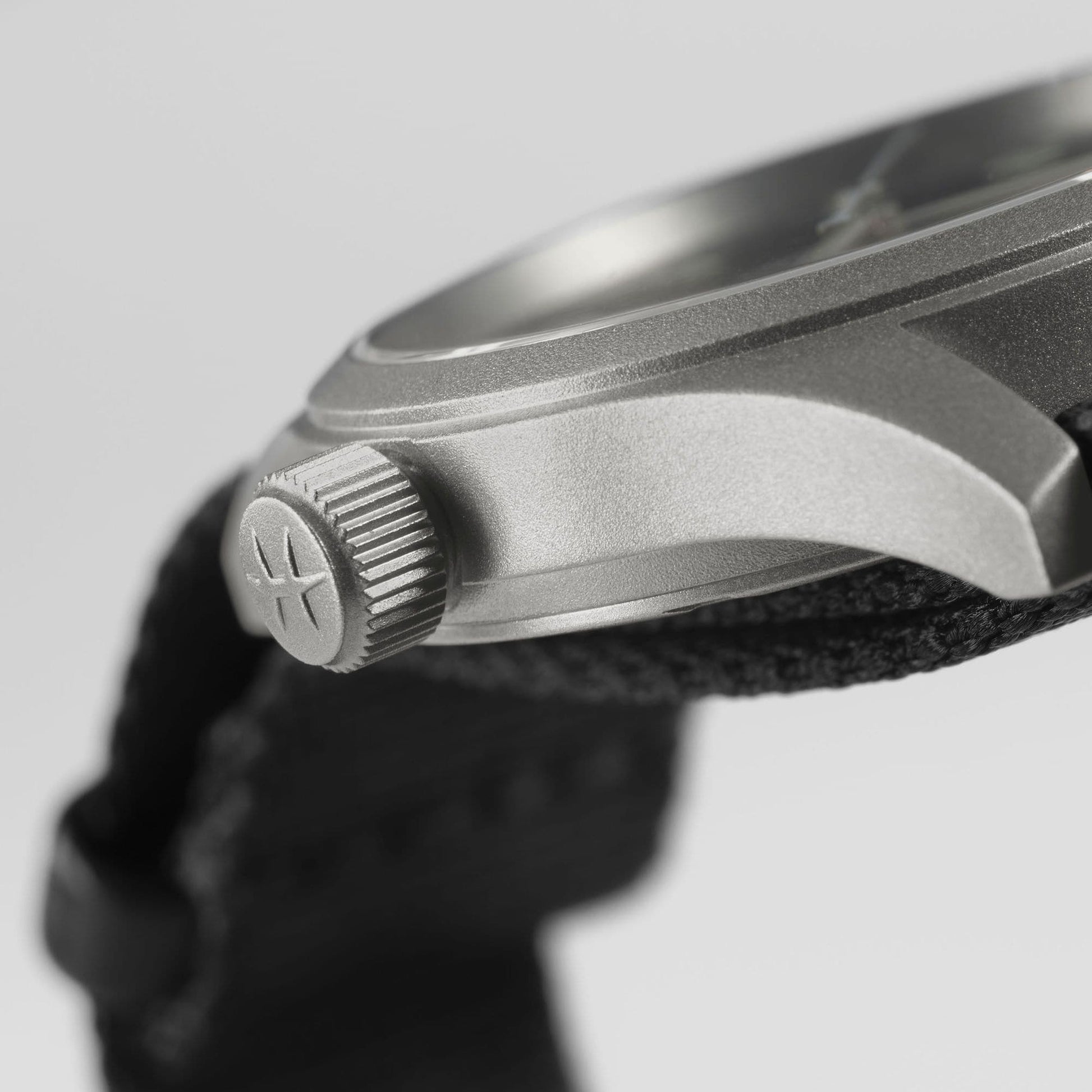 Hamilton Quartz 33mm H69301430